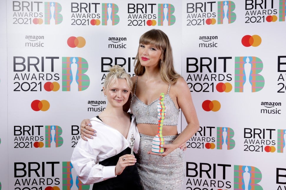 Maisie Williams and Taylor Swift