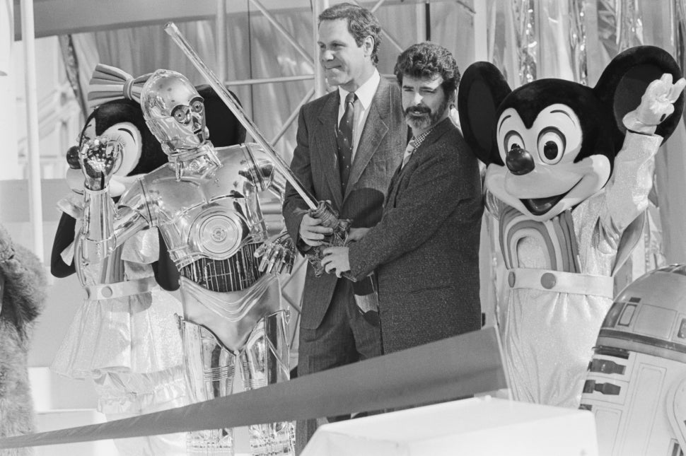 Michael Eisner and George Lucas at the premiere of Star Tours in 1987. 