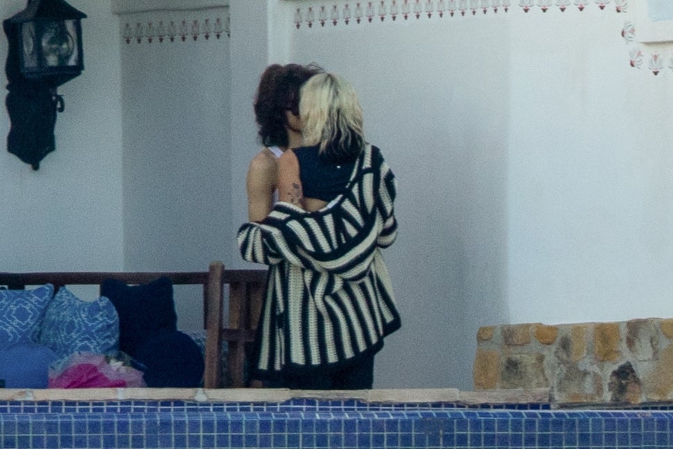  Miley Cyrus enjoys some downtime with Maxx Morando in Cabo San Lucas, Mexico on 02/25/2022.