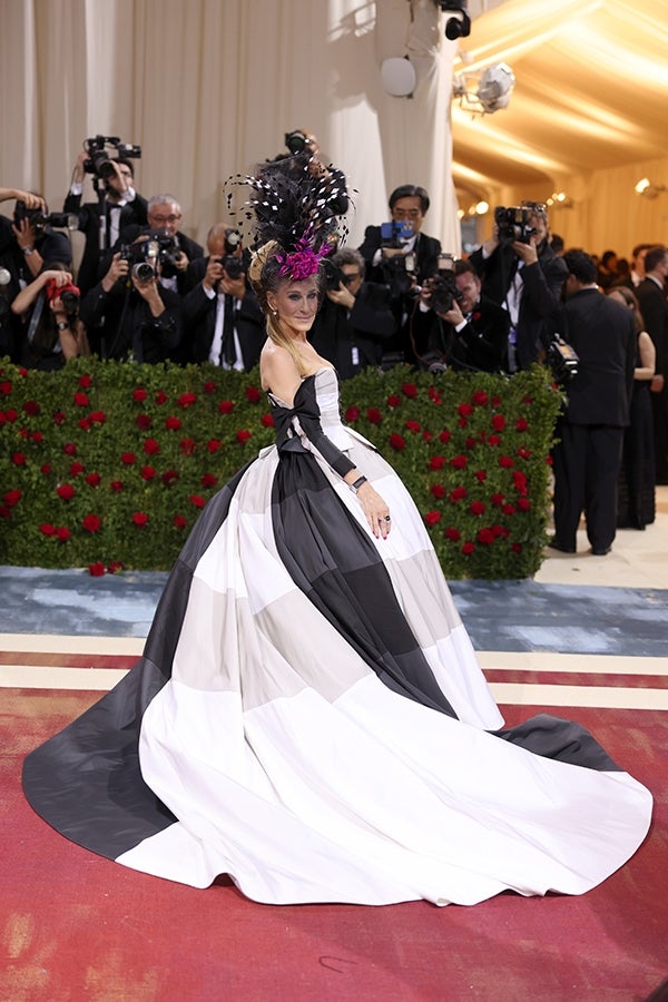 Sarah Jessica Parker attends The 2022 Met Gala Celebrating "In America: An Anthology of Fashion" at The Metropolitan Museum of Art on May 02, 2022 in New York City.