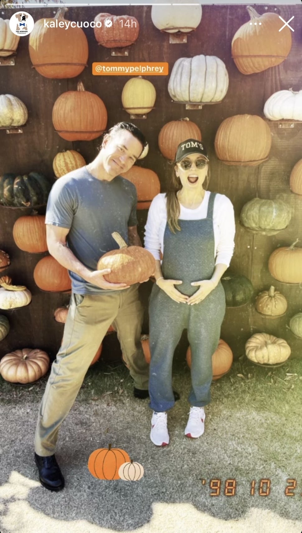 Serene Pregnant Kaley Cuoco Shows Off Her Baby Bump At Pre-emmys Parties With Fiancé Tom Pelphrey Scene for Your Screen Serene Pregnant Kaley Cuoco Shows Off Her Baby Bump At Pre-emmys Parties With Fiancé Tom Pelphrey Scene for Your Screen