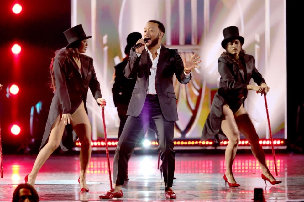 John Legend Rocks The Latin Grammys Performing Tacones Rojos With Sebastian Yatra