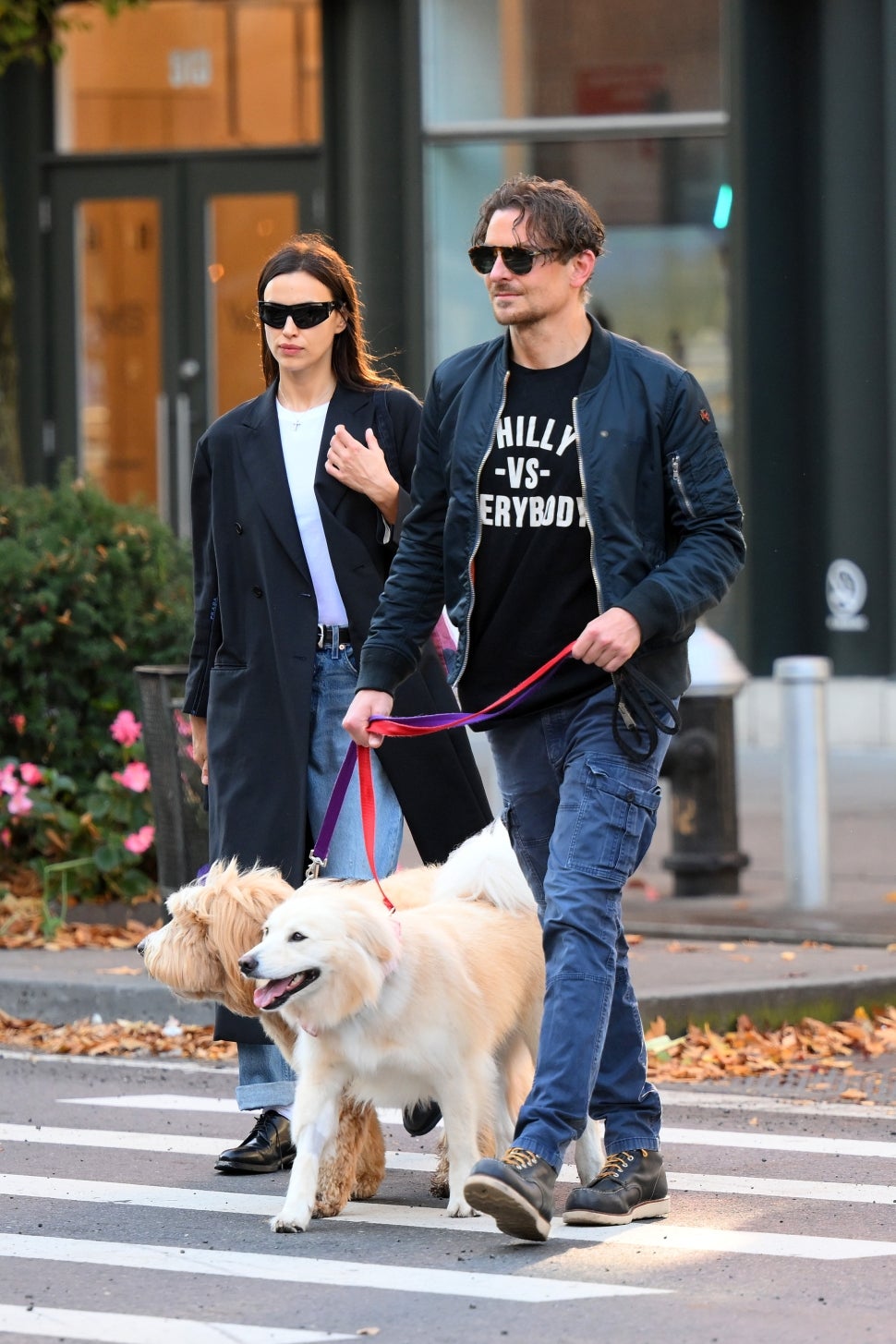 New couple in town?! Cum au fost surprinși Irina Shayk și Bradley Cooper pe străzile din New York