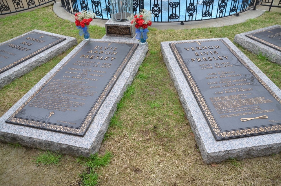 Graceland graves