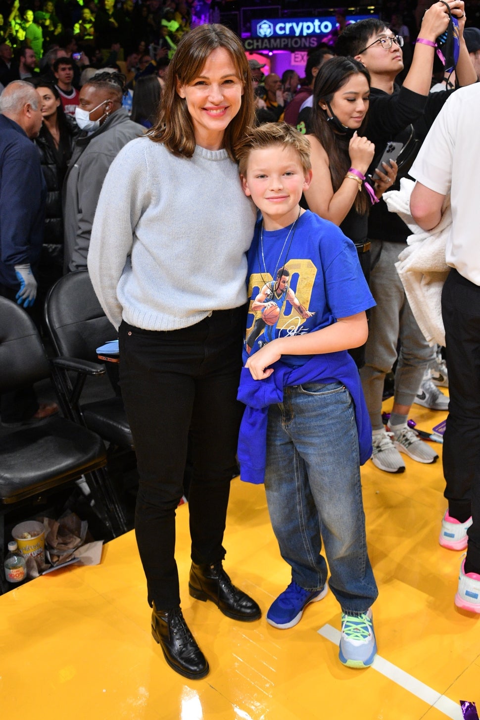 bælte etisk Paradis Jennifer Garner Takes Her and Ben Affleck's Son Samuel to L.A. Lakers Game  in Rare Public Appearance | Entertainment Tonight