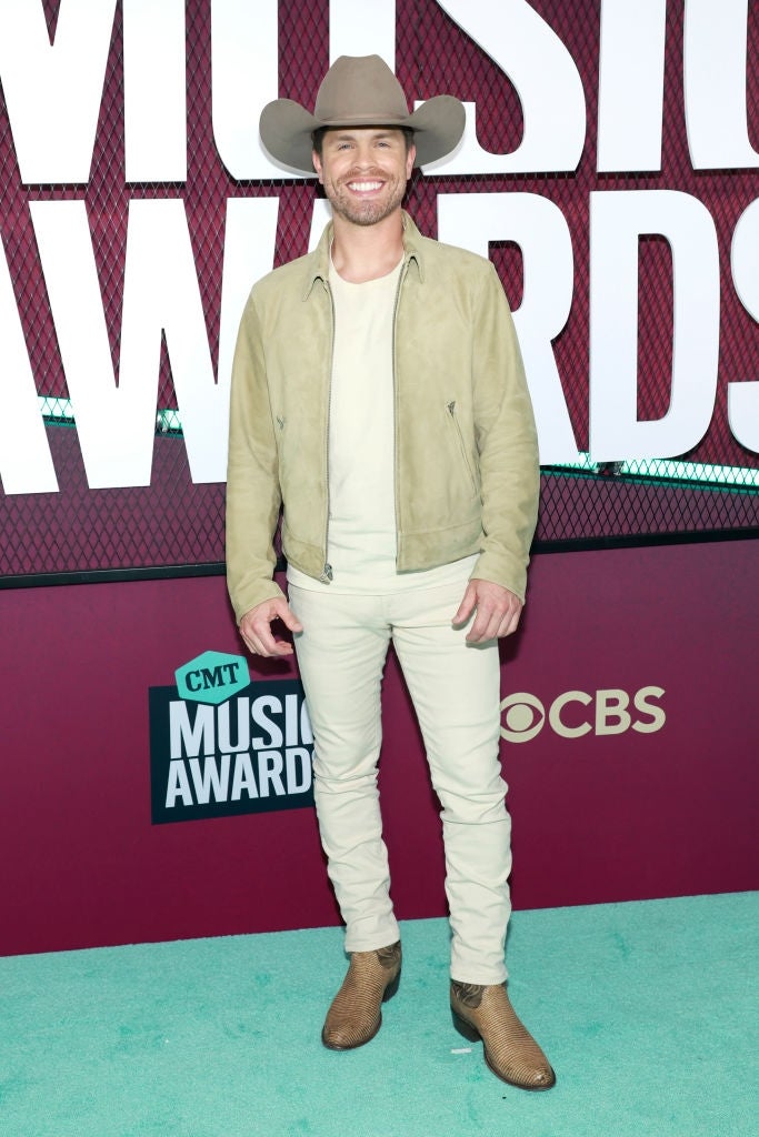 Dustin Lynch on Touring With Kane Brown and His 'Easy, Fun' Strategy