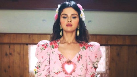 Watch Selena Gomez Sing in Spanish in 'De Una Vez' Music Video |  Entertainment Tonight