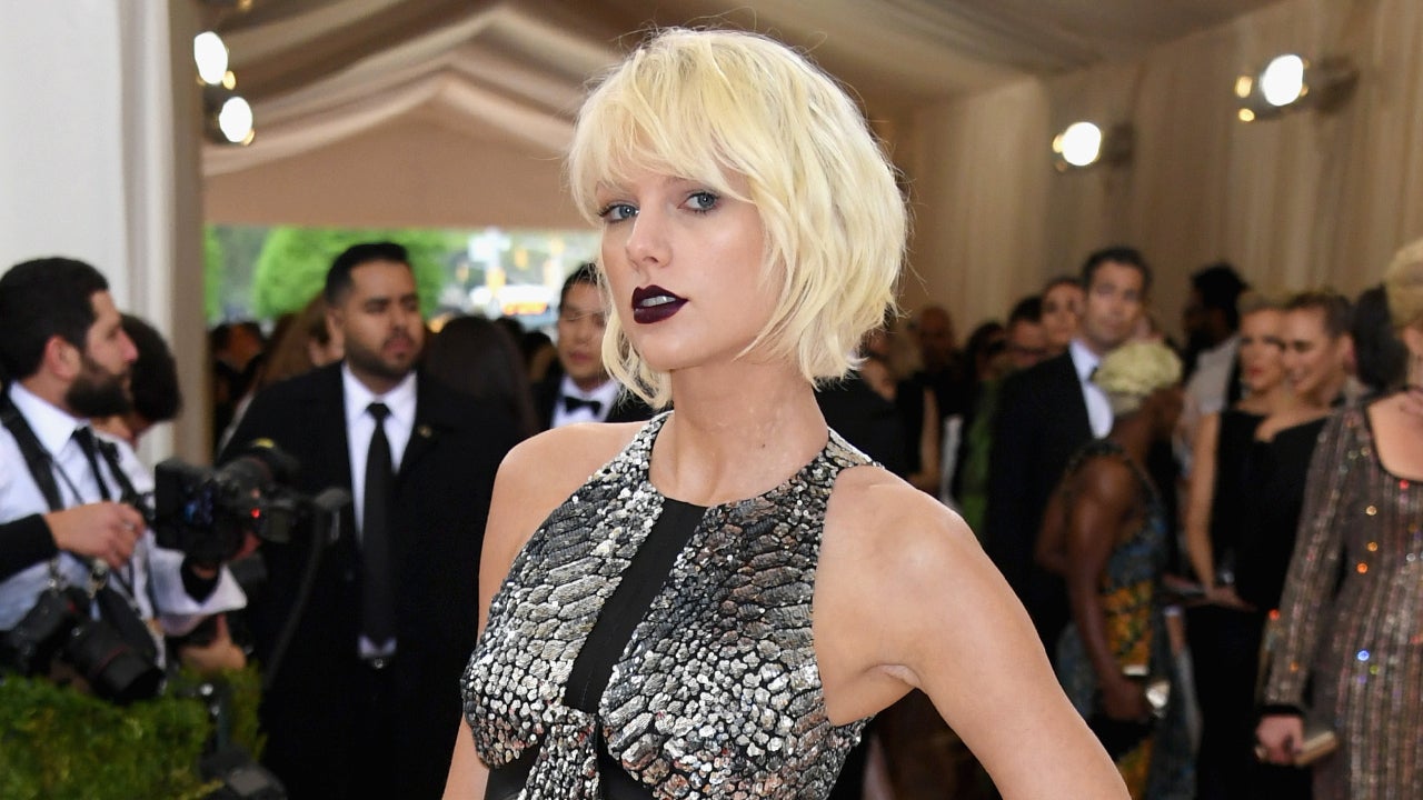 karlie kloss cut dress Karlie Kloss Cut Her Brandon Maxwell Met Gala 2016 Dress in Half