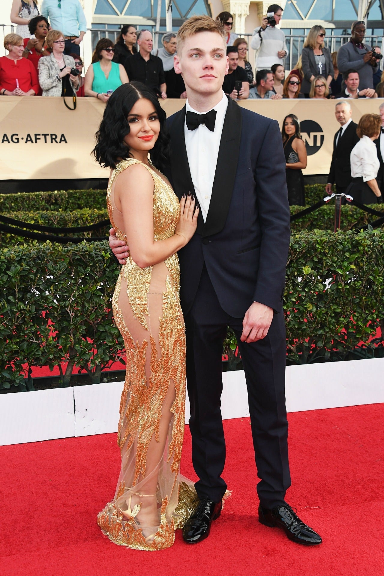 Ariel Winter Brings New Beau Levi Meaden as SAG Awards Date, Stuns in Gold  Dress | Entertainment Tonight