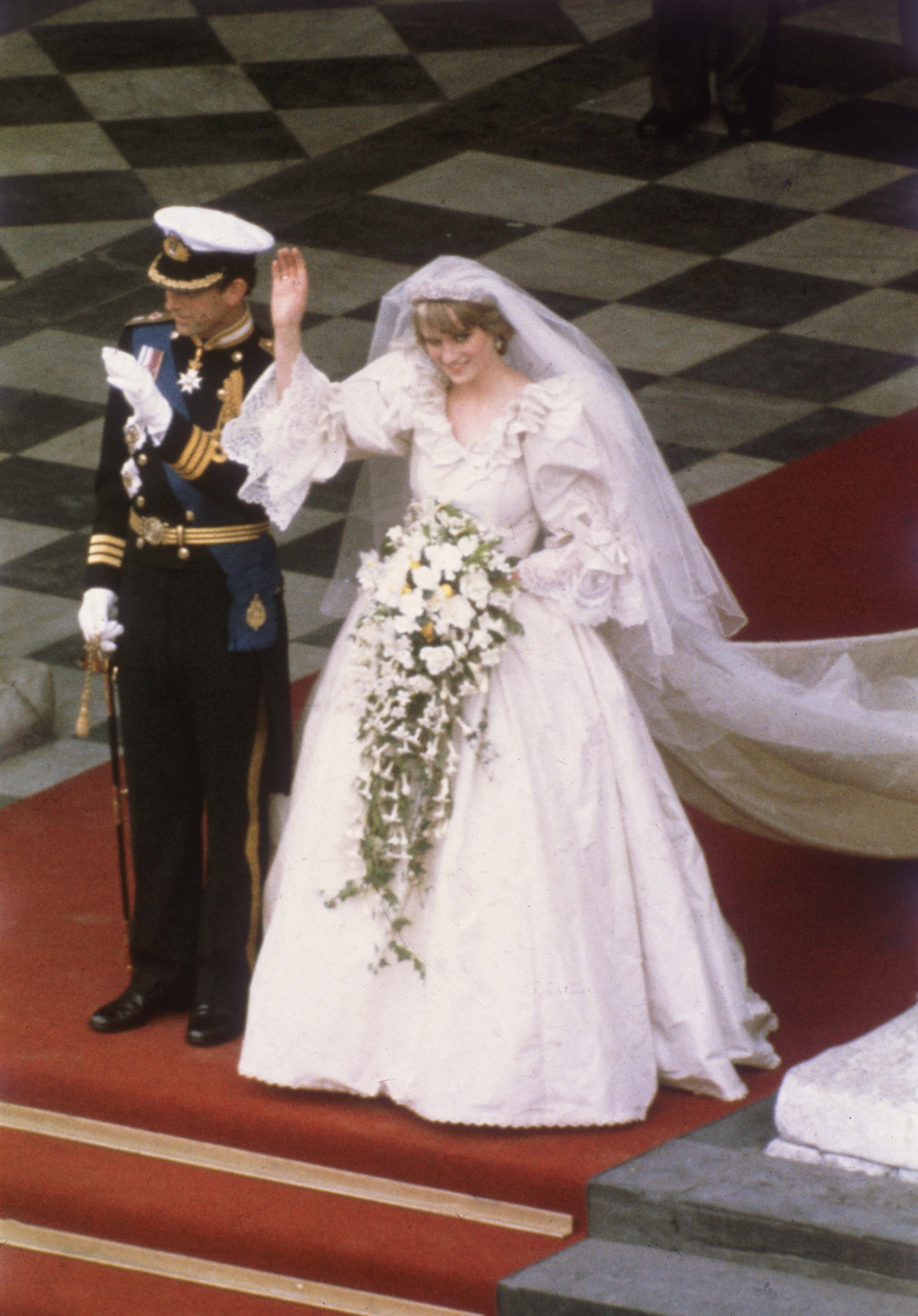 meghan markle princess diana wedding dress How Meghan Markle's Wedding Dress Might Compare to Princess Diana's