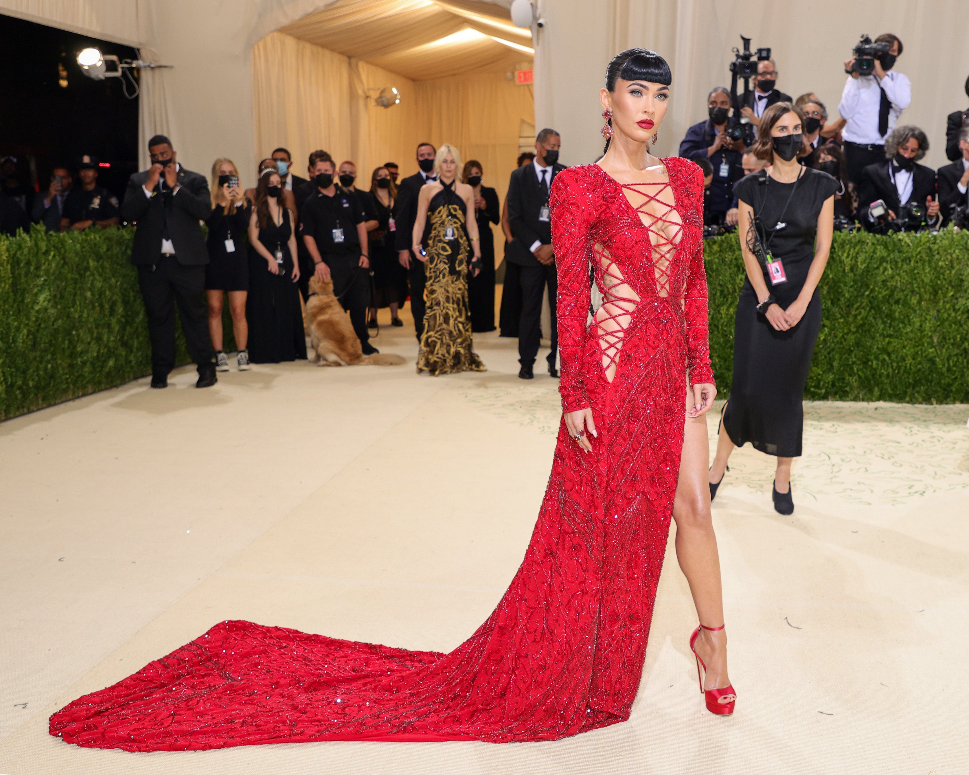 Megan Fox Is Stunning In Strappy Red Gown at 2021 Met Gala | Entertainment Tonight Megan Fox Is Stunning In Strappy Red Gown at 2021 Met Gala | Entertainment Tonight