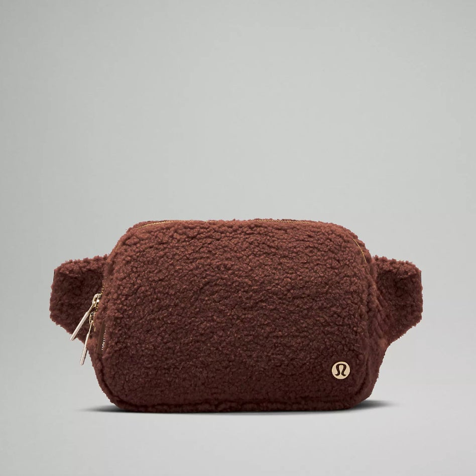 lululemon's Everywhere Fleece Belt Bag Is 50% Off for Winter 2024 |  Entertainment Tonight