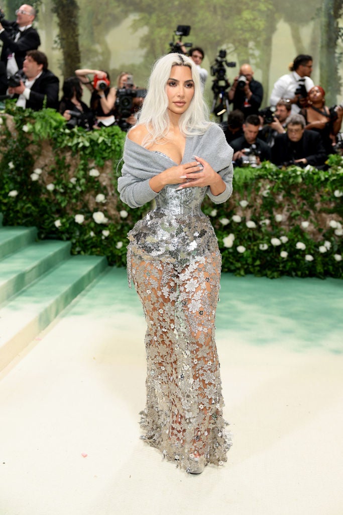 kylie jenner rainbow sequin dress Kylie Jenner's Sequin Dress