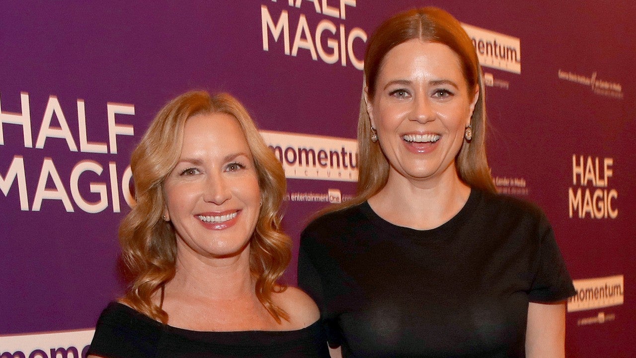 Jenna Fischer And Angela Kinsey Attempt To Recreate An Iconic Scene