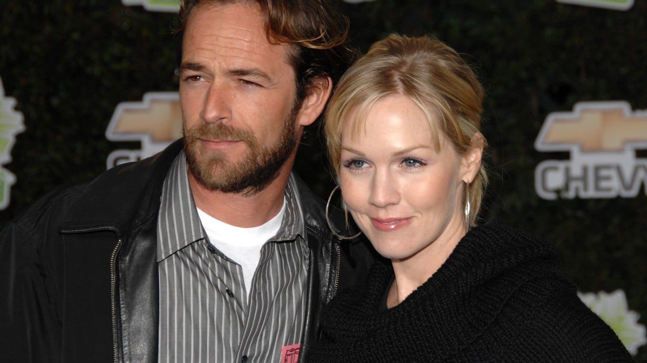 Luke Perry And Jennie Garth 2022(02)