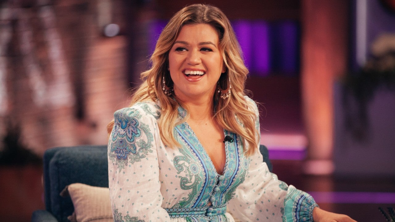 Kelly Clarkson Tests Negative for COVID-19 Following Staff Outbreak, Source Says