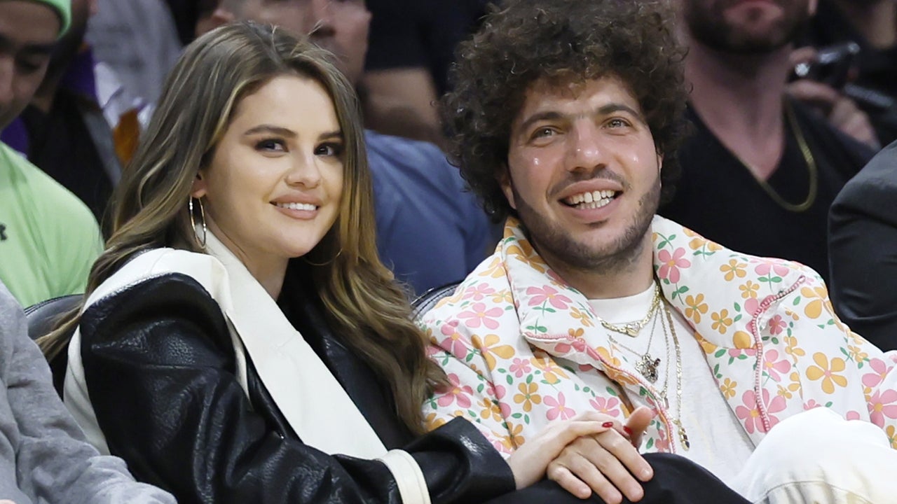 New Photo - Selena Gomez Tries Benny Blanco's Watermelon Pickle Sandwich and She's Not a Fan