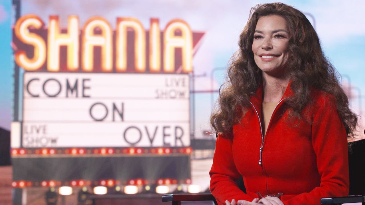 New Photo - Shania Twain Reacts After Accidentally Singing Into a Drumstick Instead of Microphone