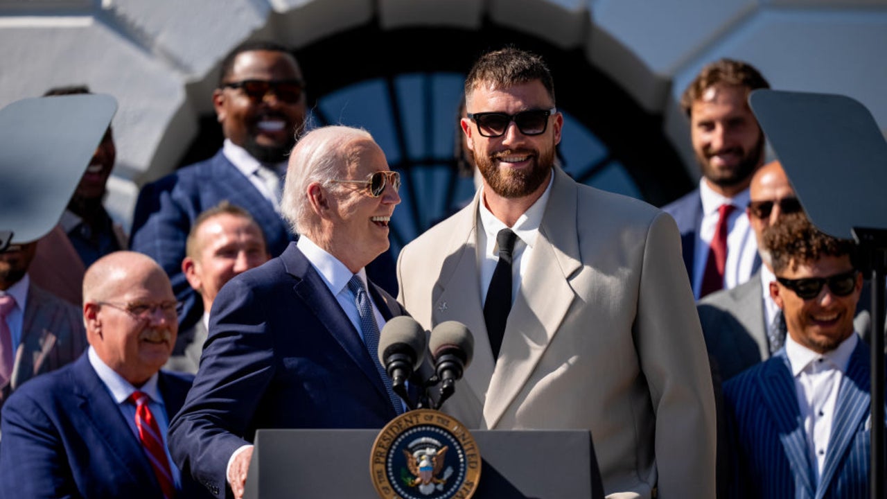 New Photo - Travis Kelce Says Secret Service Actually Did Threaten to Taser Him During White House Visit: 'That's Real'
