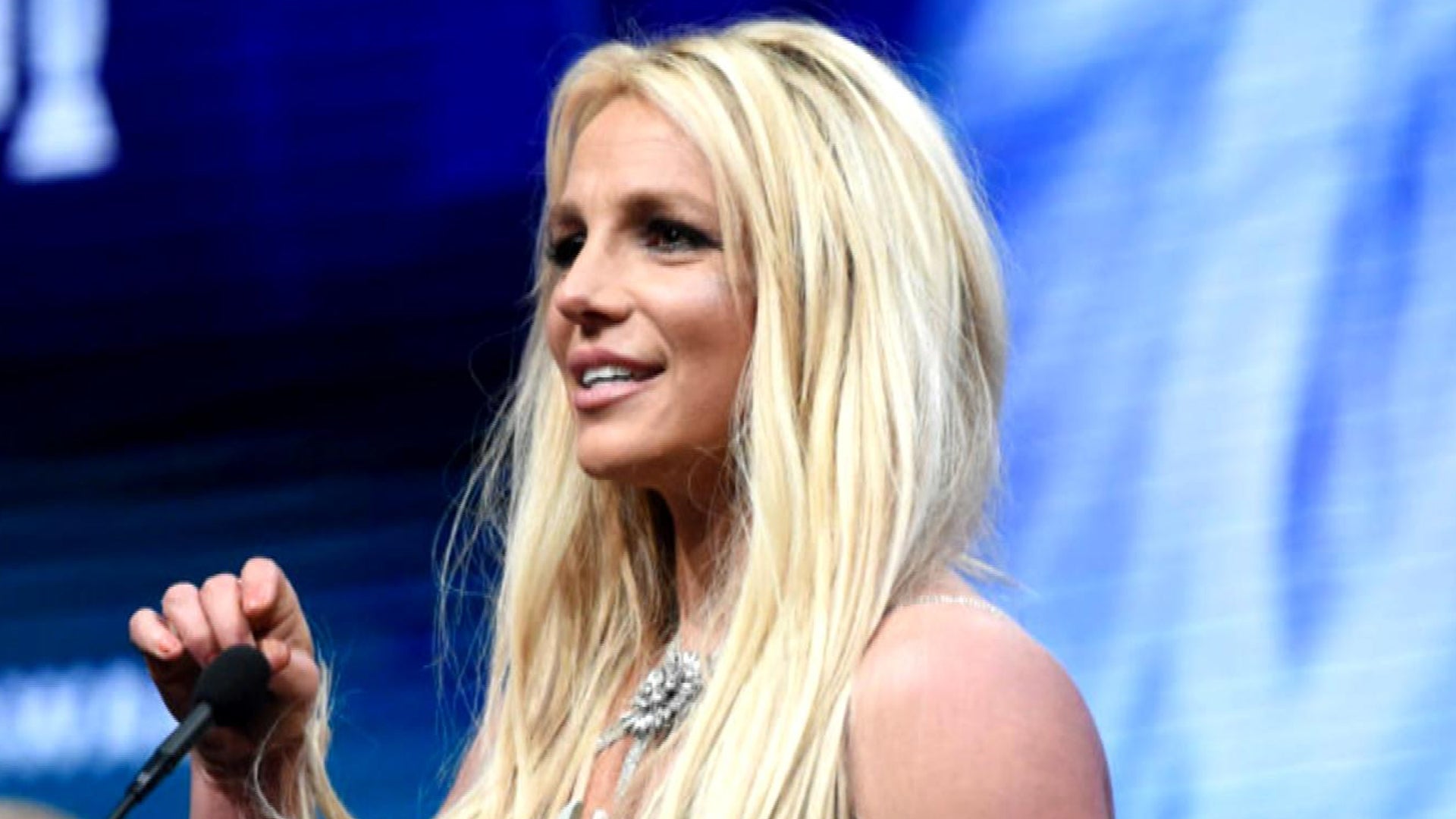 Britney Spears Debuts Brunette Hair During Date Night With Boyfriend ...