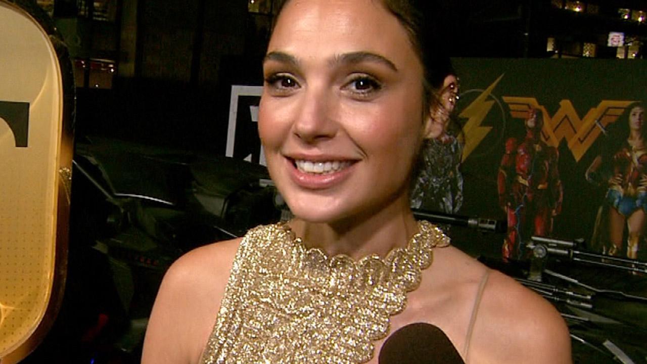 Ben Affleck Flies Solo Without Girlfriend Lindsay Shookus ...