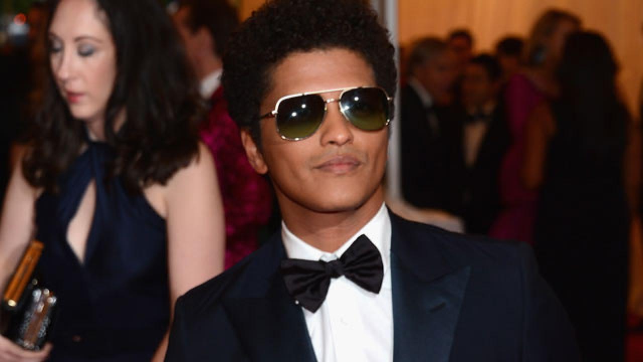 REPORT: Bruno Mars' Mom Dies After Brain Aneurysm | Entertainment Tonight
