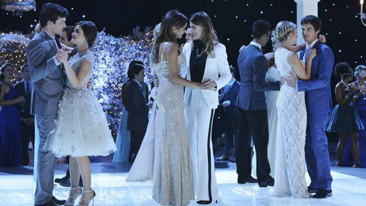 'Pretty Little Liars' Boss Talks Mistletoe Mysteries, Sexy