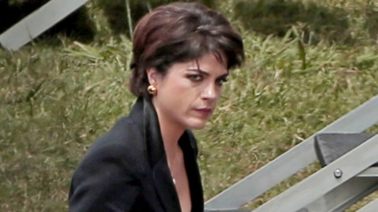 Selma Blair Is a Dead Ringer for Kris Jenner on 'American Crime Story' Set  | Entertainment Tonight