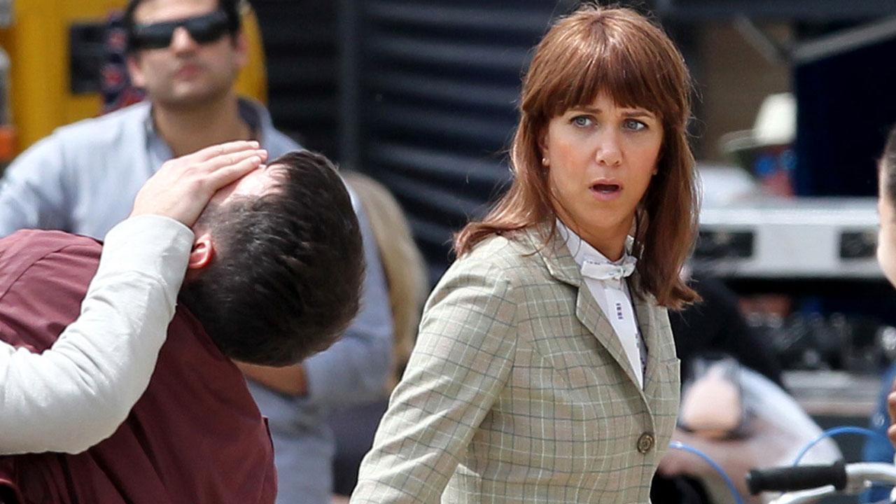 Kristen Wiig Gives Us Our First Look at the AllFemale 'Ghostbusters