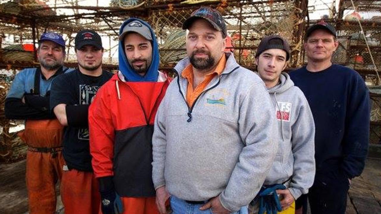 Crew member dramatically airlifted off of boat on 'Deadliest Catch