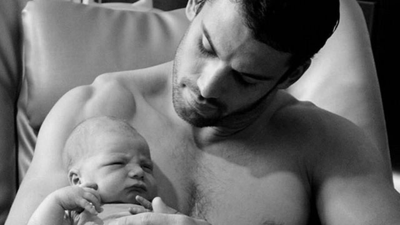 Shirtless Eric Decker Cradles Newborn Son for 'Skin to Skin Time'...