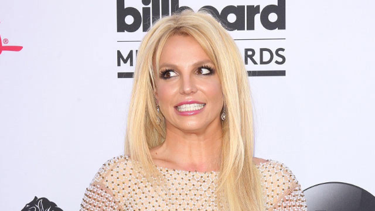 Oops! Britney Spears Kicks Off 2016 By Running Into a Pole ...