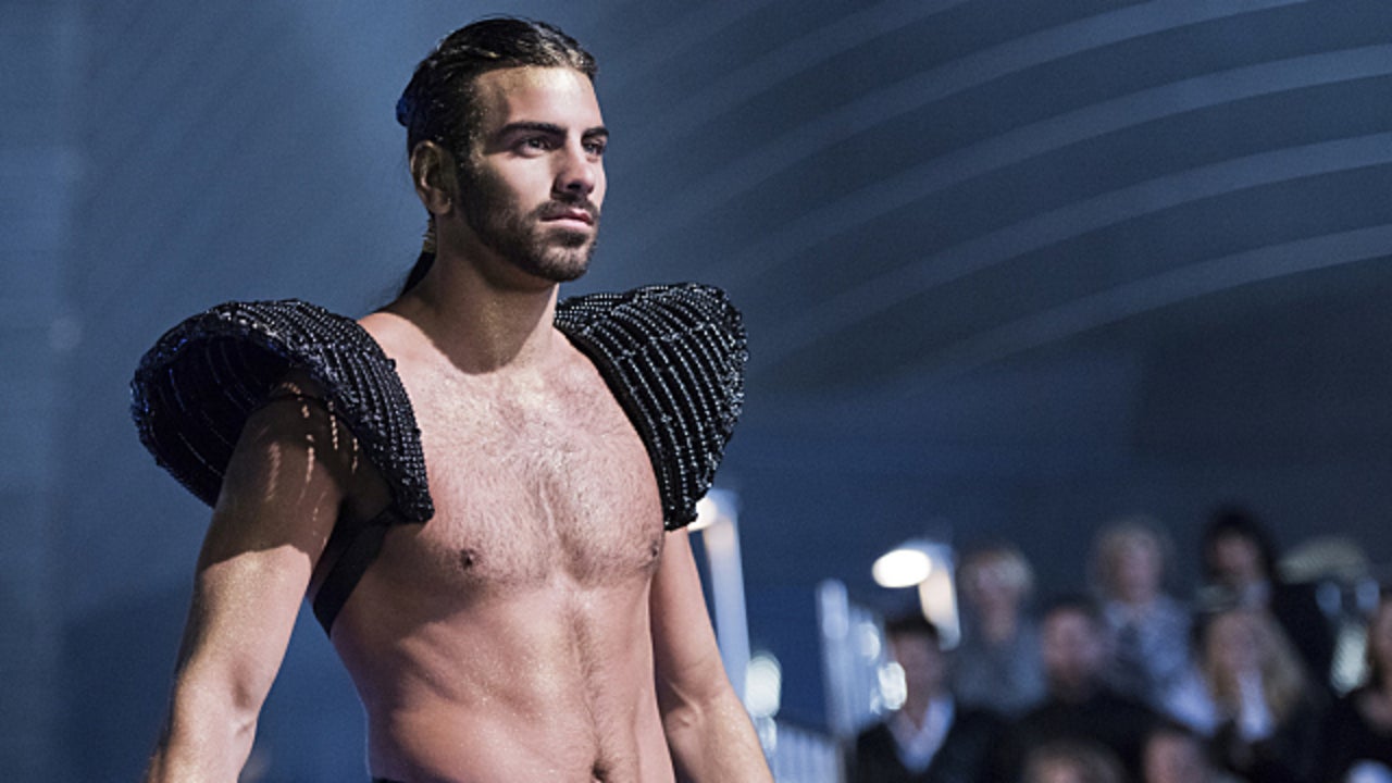 Tyra Banks Names Nyle DiMarco the Final Winner of 'America's Next Top