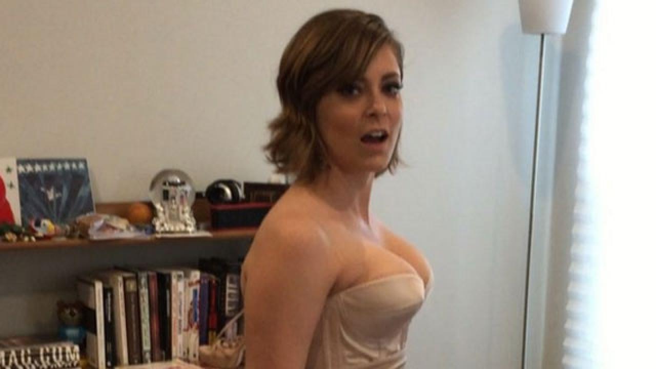Crazy Ex-Girlfriend' Star Rachel Bloom Sings 'Sexy Golden Globey ...