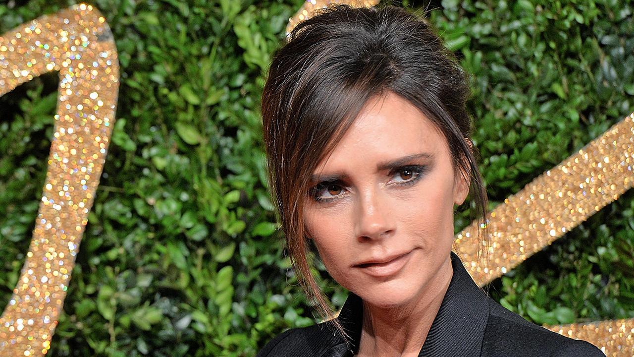 Victoria Beckham Hilariously Fails At Snapchat During Night Out With Eva Longoria