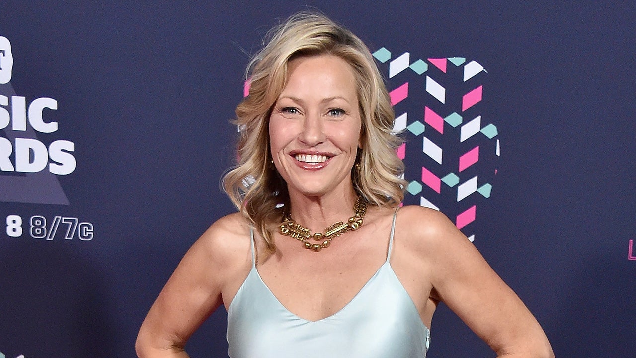 Joey Lauren Adams Seemingly Hasn't Aged a Day Since 'Chasing Amy&...