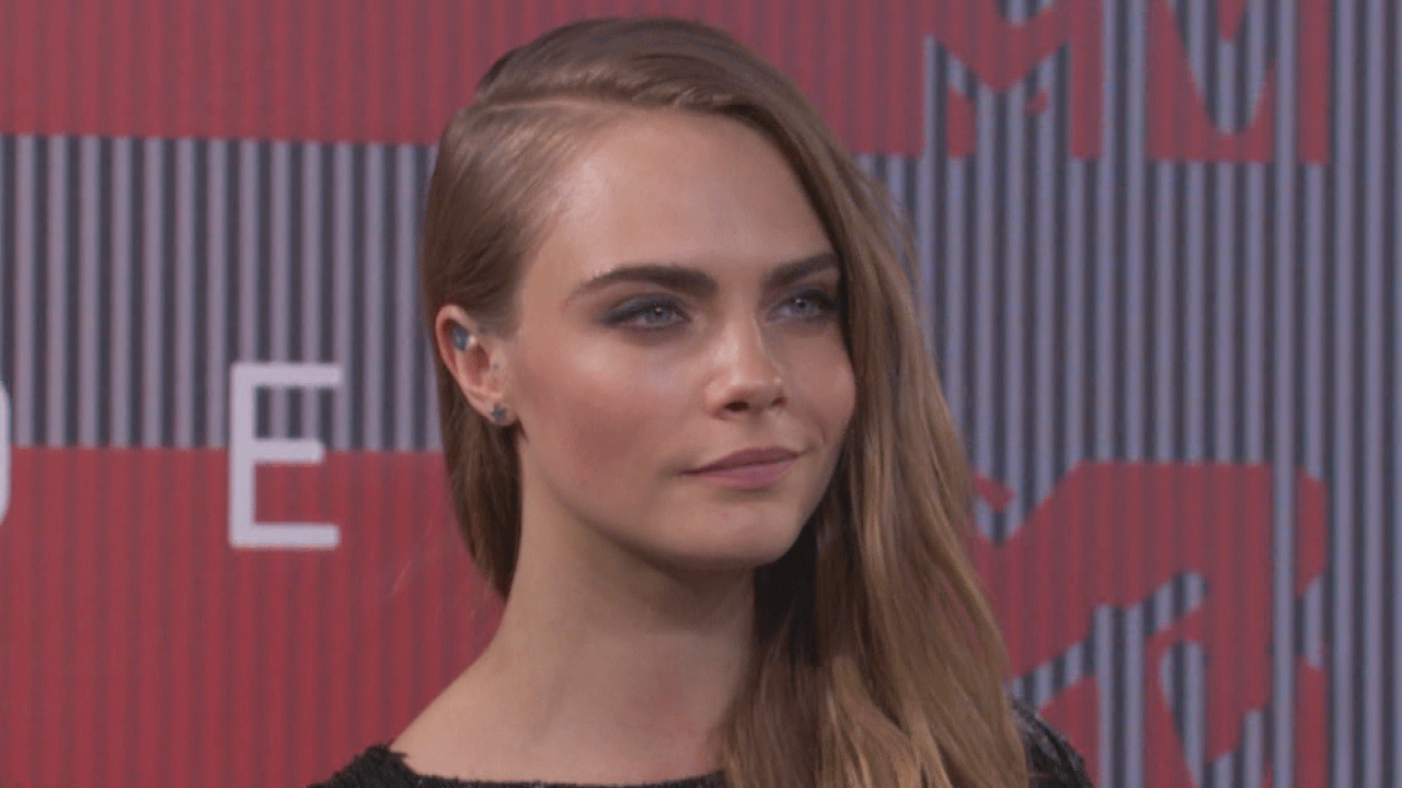 Cara Delevingne Says Shes Completely In Love With Girlfriend St