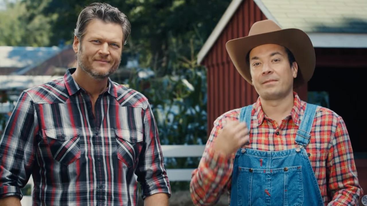 Blake Shelton Teaches Jimmy Fallon How To Milk A Cow Watch Entertainment Tonight