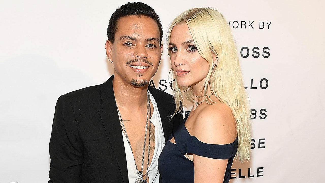 1280px x 720px - Ashlee Simpson Stuns, Piles on the PDA With Husband Evan Ross at Art Event  | Entertainment Tonight