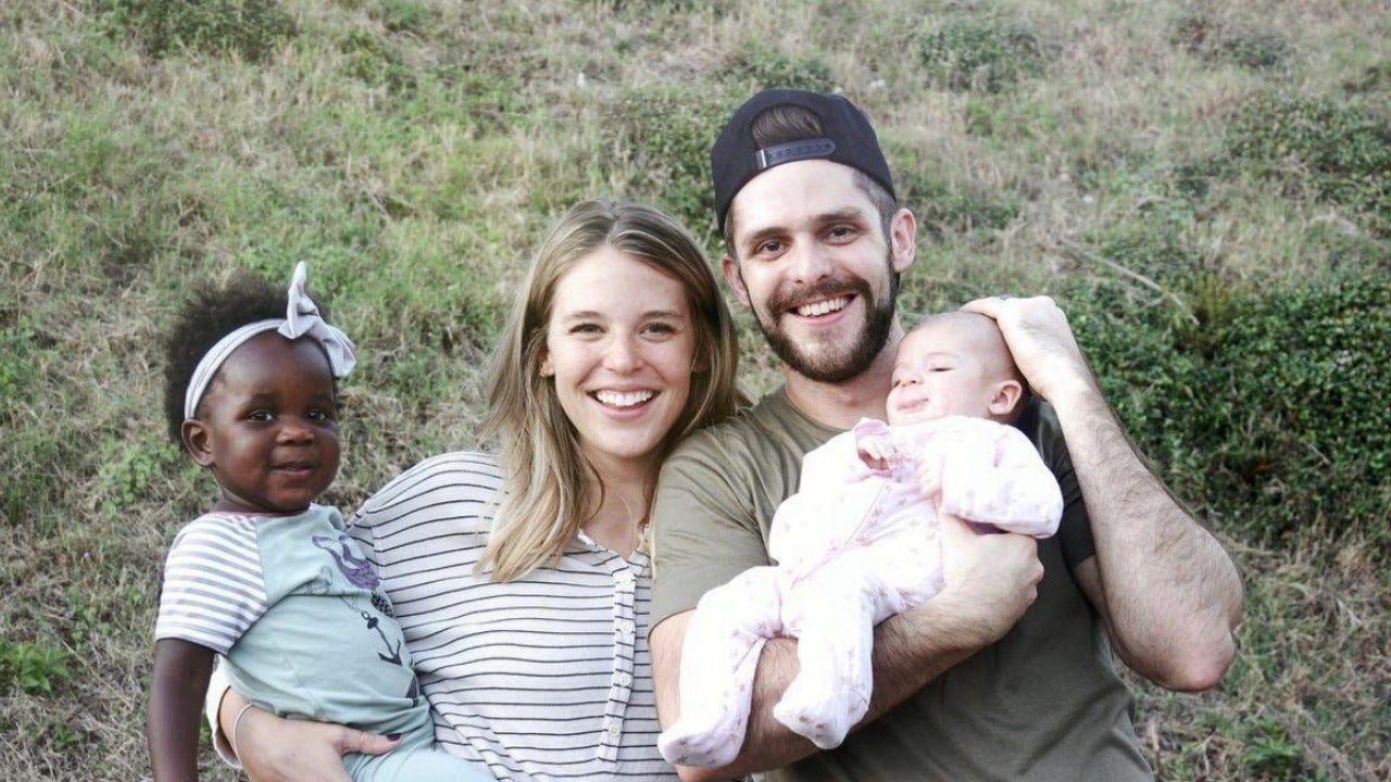 Thomas Rhett And Wife Lauren Celebrate 5 Year Wedding Anniversary Entertainment Tonight