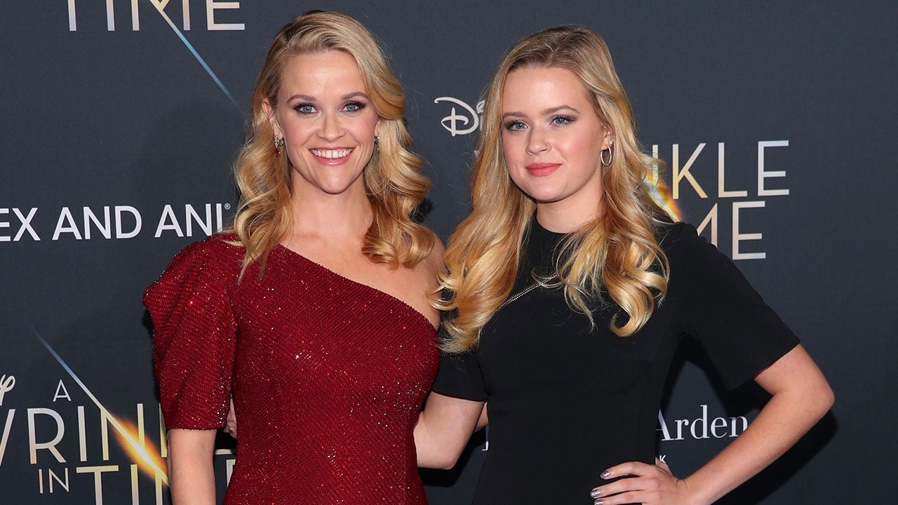 Reese Witherspoons Look Alike Daughter Ava Phillippe Supports Her Mom 