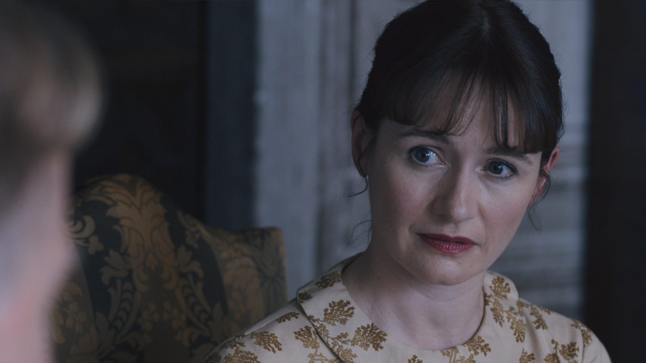 Emily Mortimer Wont Be Run Out Of Town By A Harpy In The Bookshop 