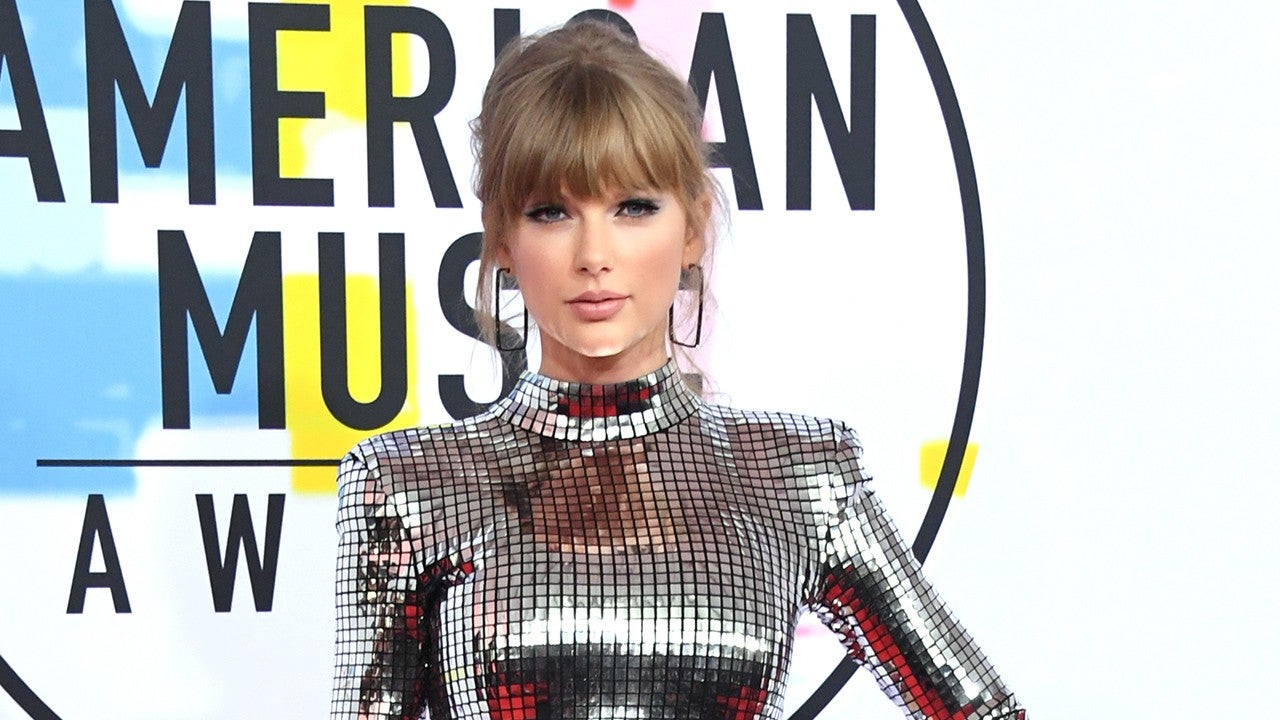 Stunning Disco Ball at the 2018 AMAs 