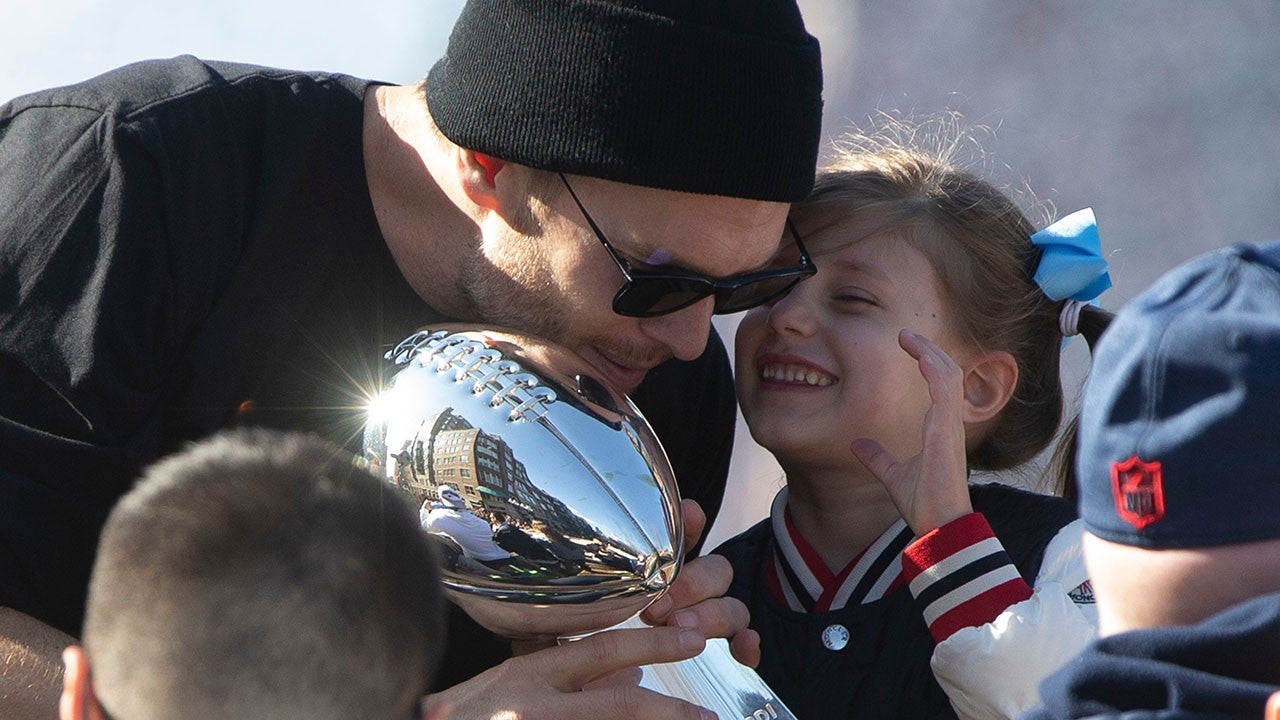 Tom Brady and His Adorable Kids Celebrate Patriots' Win During Parade: Pics | Entertainment Tonight