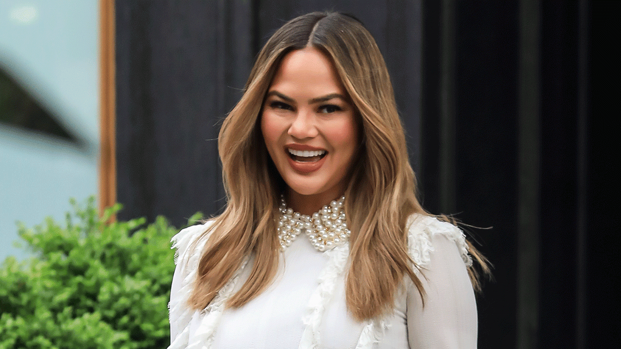 Chrissy Teigen Is Over Twitter Trolls Commenting On Her Butt Entertainment Tonight
