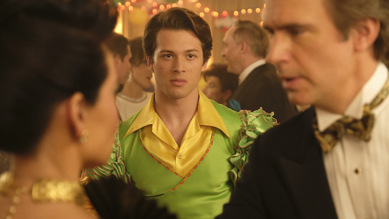 'Why Women Kill' Star Leo Howard on Graduating From Disney to Making Out With Lucy Liu