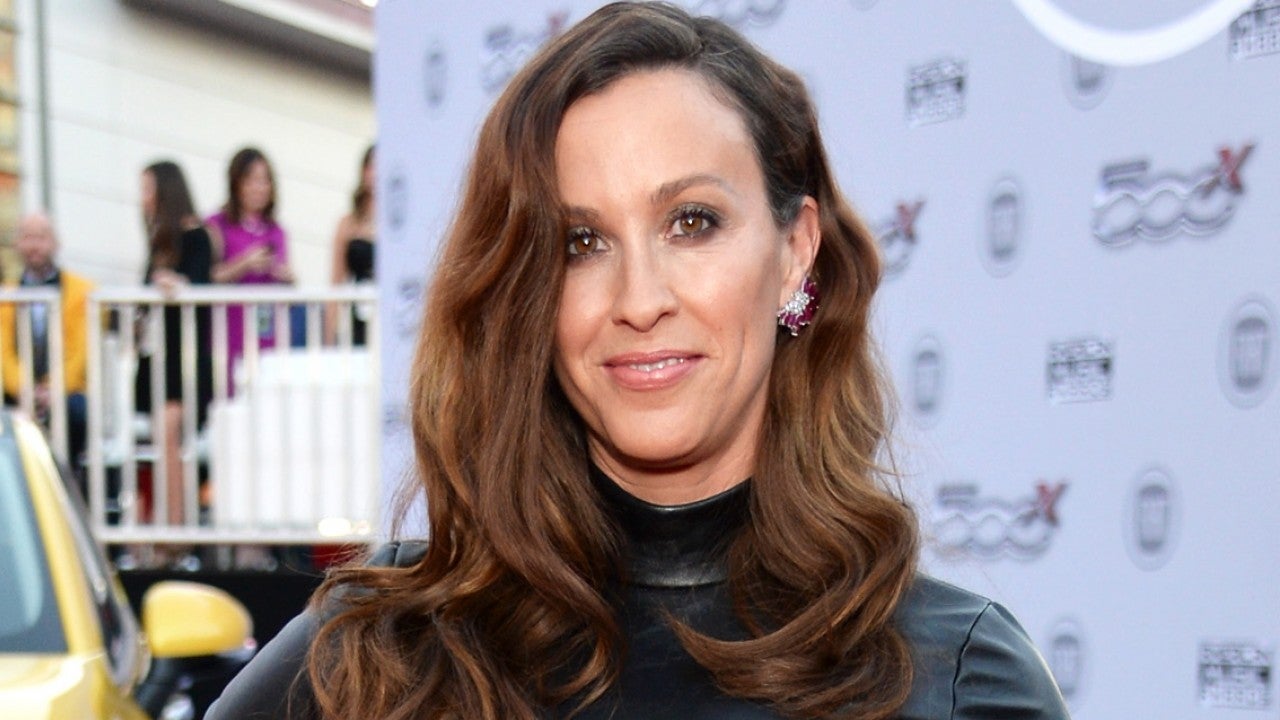 levering bryllup afgår Alanis Morissette Slams Her New Documentary 'Jagged' and Says She Won't  Promote It | Entertainment Tonight