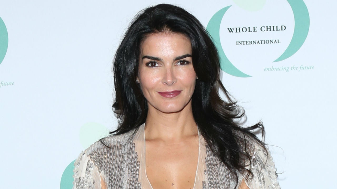 Is Angie Harmon Married
