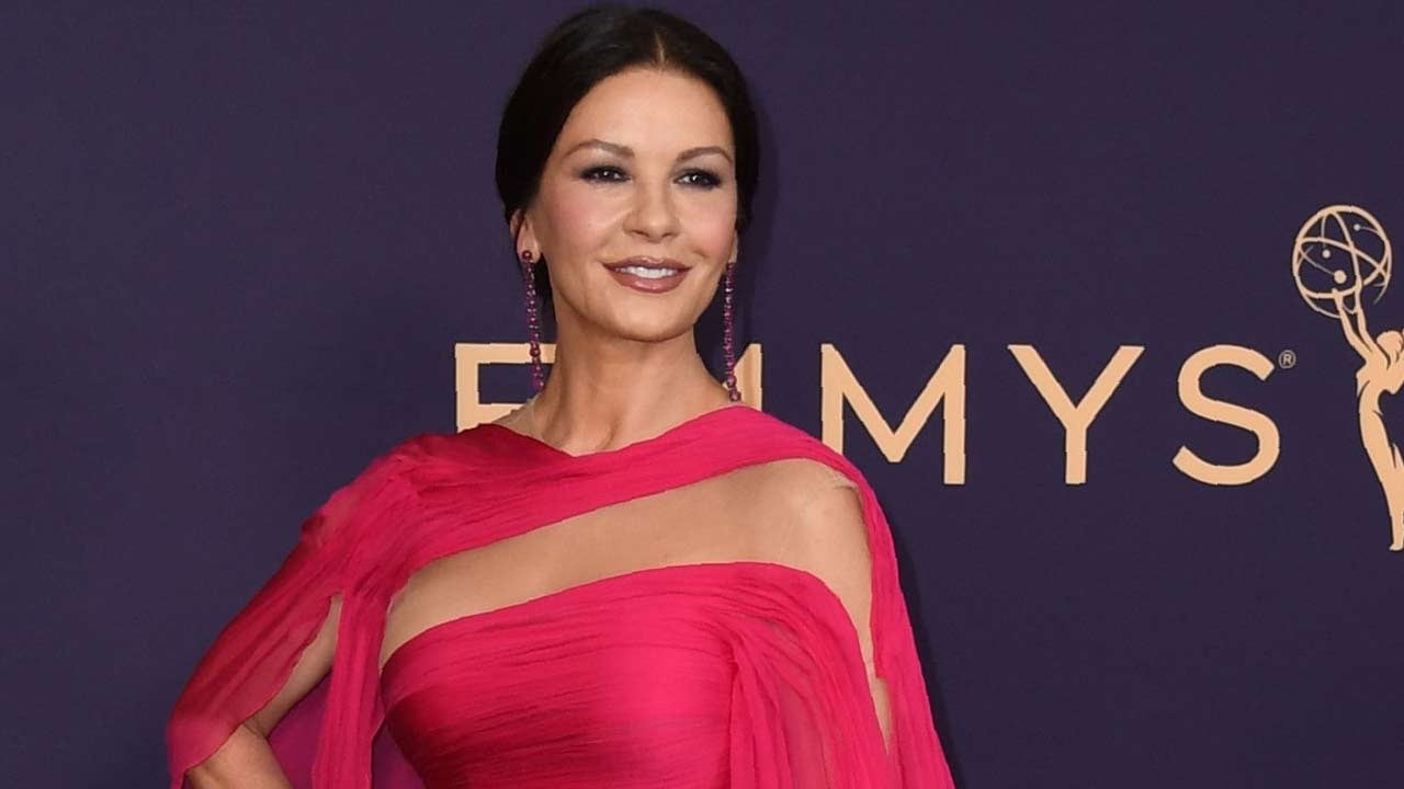 Catherine Zeta-Jones Shows Off Her Gray Hair and Natural Beauty in ...