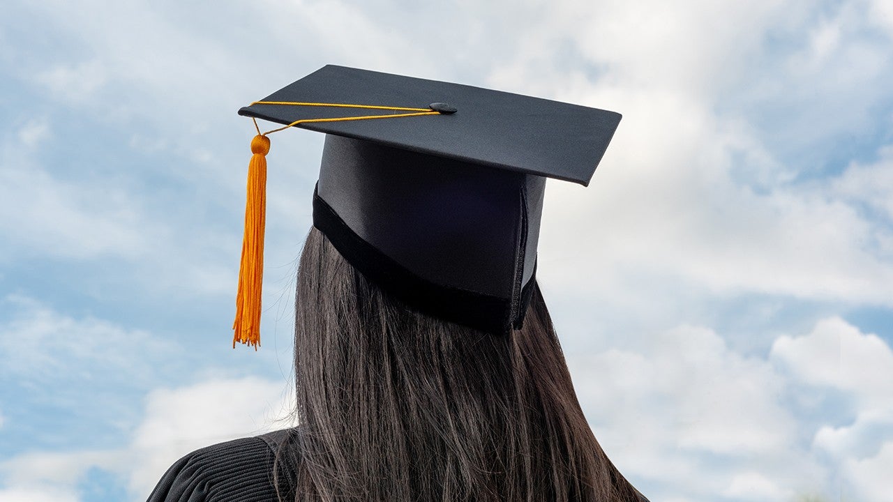 The Best Graduation Gifts for 2021 | Entertainment Tonight - Vimarsana News